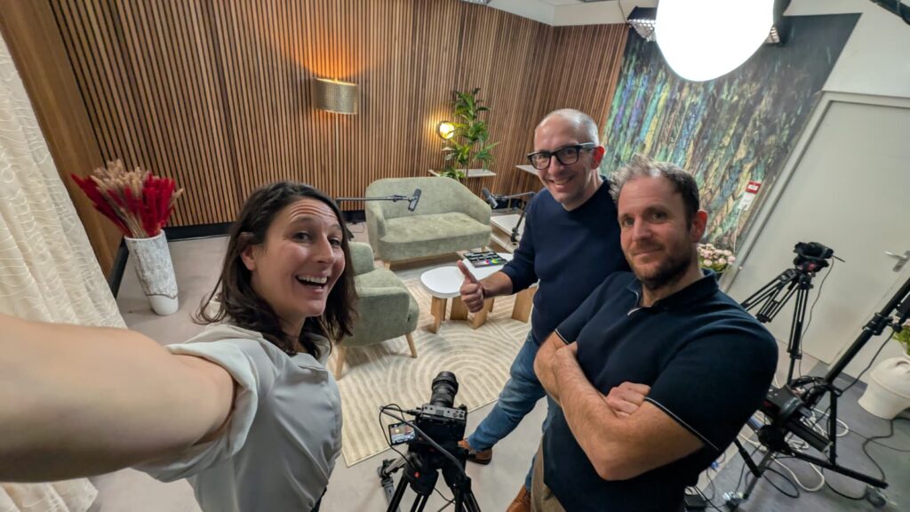 Enregistrement d'un podcast en studio.